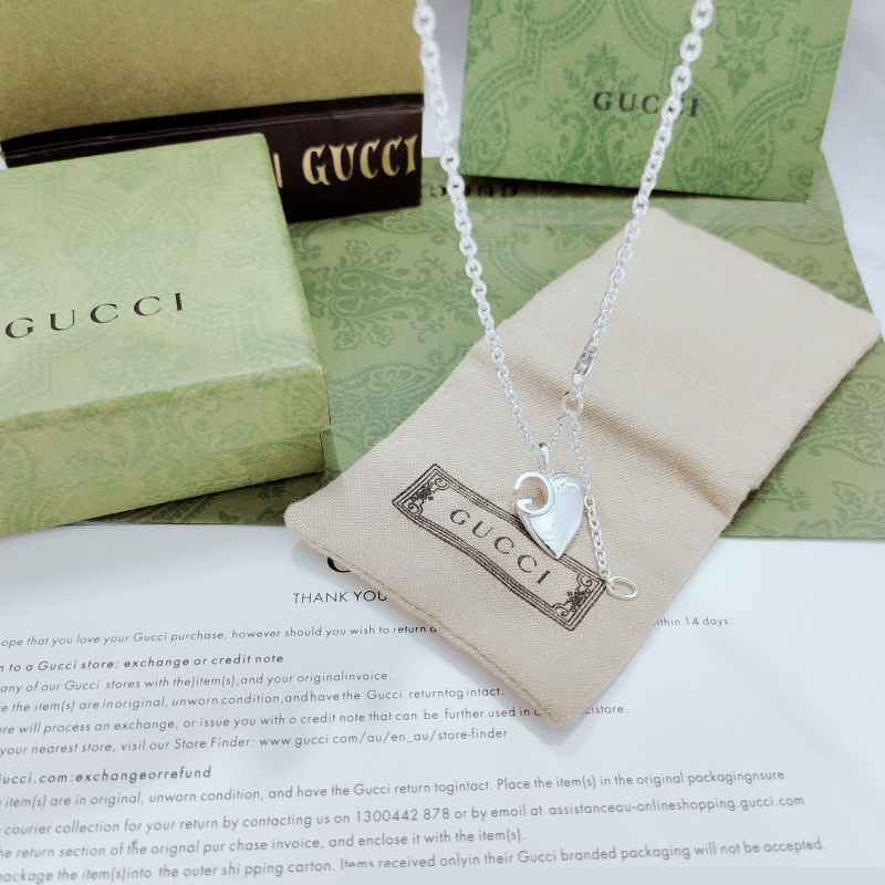 G*u*i necklaces